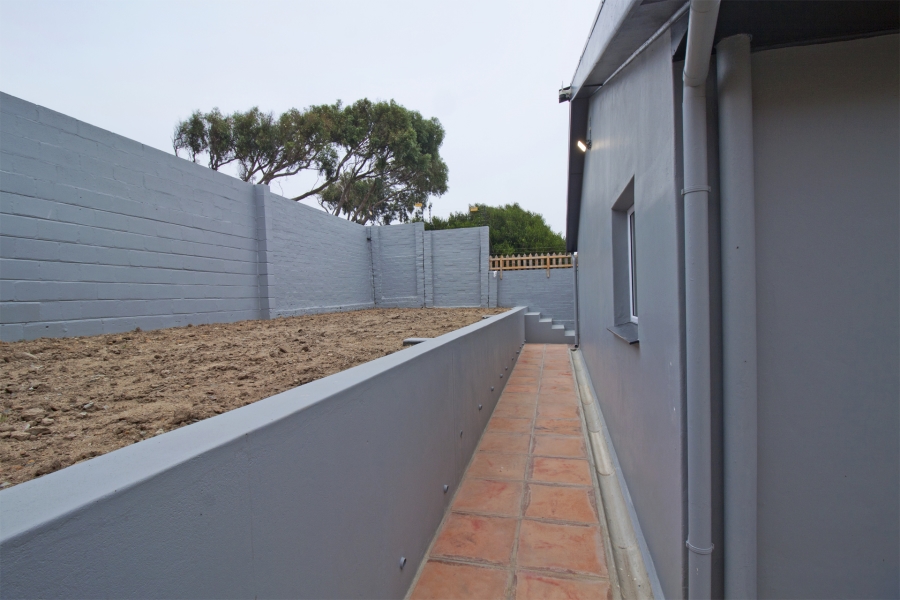 To Let 3 Bedroom Property for Rent in Sunnydale Western Cape